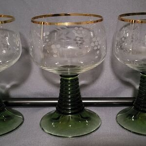 Elegant Green and Gold Wine Glass Set